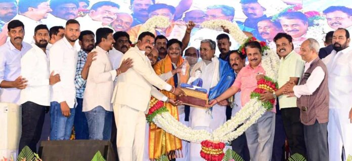 ಅಭಿವೃದ್ಧಿ ಯೋಜನೆಗೆ ಮುಖ್ಯಮಂತ್ರಿ ಸಿದ್ದರಾಮಯ್ಯ ಚಾಲನೆ