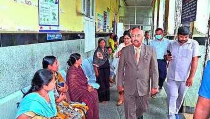 ಆಸ್ಪತ್ರೆಗಳಲ್ಲಿ ಸೌಲಭ್ಯಗಳ ಕೊರತೆ ಕಂಡು ಅಧಿಕಾರಿಗಳ ವಿರುದ್ಧ ತರಾಟೆ