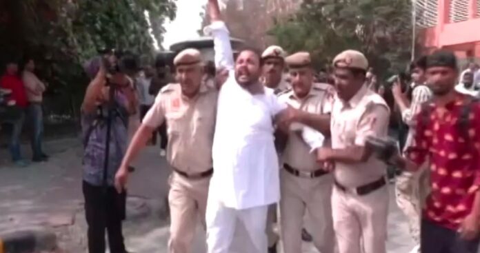 ಎಎಪಿ ಸದಸ್ಯರ ಬಂಧನ