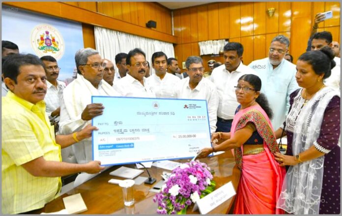 ಚೆಕ್_ ವಿತರಣೆ