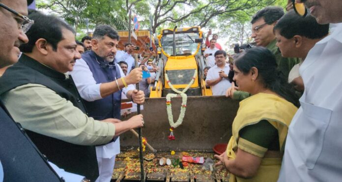 ಡಿ ಕೆ ಶಿವಕುಮಾರ್