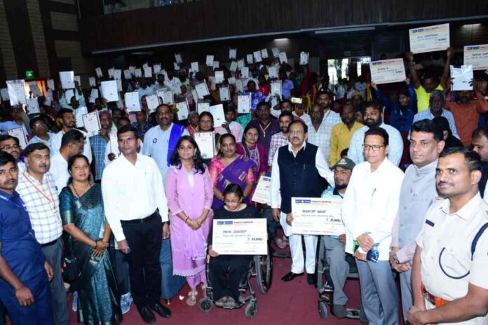 ತಮಕೂರು ಸ್ಲಂ ಜನರಿಗೆ ಹಕ್ಕುಪತ್ರ