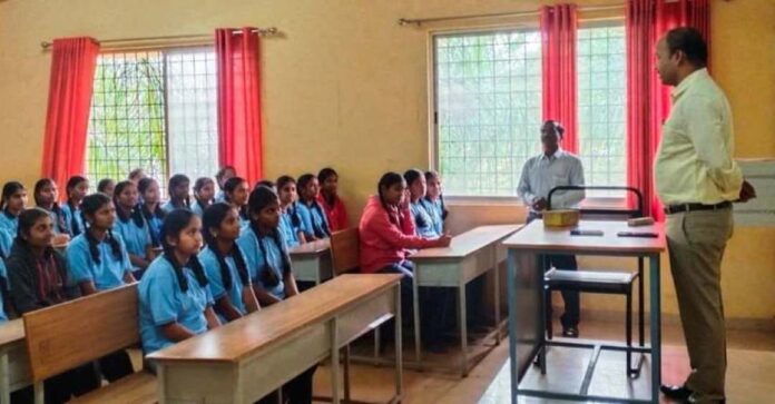 ಧಾರವಾಡ ಶಾಲೆಗೆ ಉಪ ವಿಭಾಗಾಧಿಕಾರಿ ಭೇಟಿ