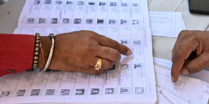 ನಕಲಿ ಮತದಾರರು