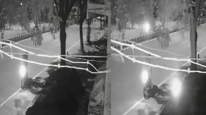 ಪೀಠೋಪಕರಣಗಳಿಗೆ ಬೆಂಕಿ ಹಚ್ಚಿದ ಕಿಡಿಗೇಡಿ