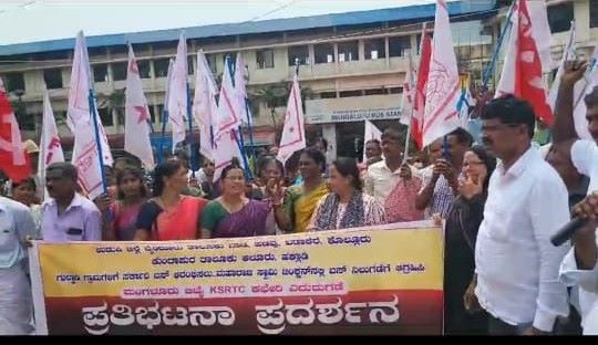 ಬಸ್&zwnj;ಗಾಗಿ ಪ್ರತಿಭಟನೆ