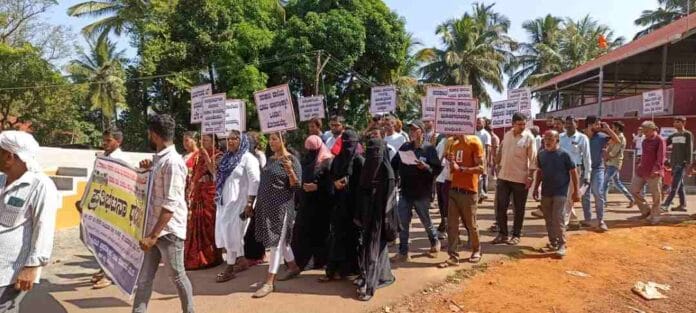 ಸರ್ಕಾರಿ ಶಾಲೆ ಭೂ ಕಬಳಿಕೆ ವಿರುದ್ಧ ಹೋರಾಟ