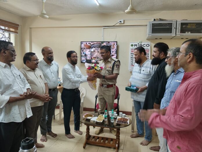 ಉಡುಪಿ | ಜಾಮಿಯ ಮಸೀದಿಗೆ ಪೊಲೀಸ್ ವರಿಷ್ಠಾಧಿಕಾರಿ ಹರಿರಾಮ್ ಶಂಕರ್ ಸೌಹಾರ್ದ ಭೇಟಿ