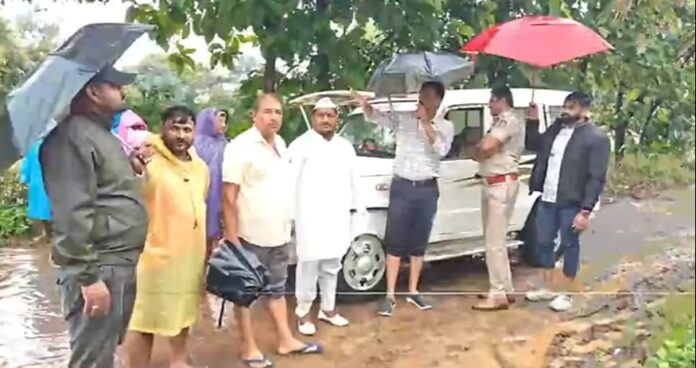 ಬೆಳಗಾವಿ : ಚರಂಡಿ ಒಡೆದು ಭೀಕರ ಸ್ಥಿತಿ &ndash; ನೂರಾರು ರೈತರು ರಕ್ಷಣೆ