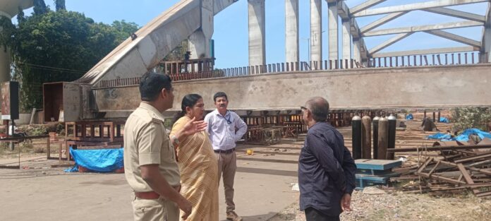ಉಡುಪಿ | ಇಂದ್ರಾಳಿ ರೈಲ್ವೆ ಮೇಲ್ಸೇತುವೆ ಕಾಮಗಾರಿ ಸ್ಥಳಕ್ಕೆ ಜಿಲ್ಲಾಧಿಕಾರಿ ಭೇಟಿ