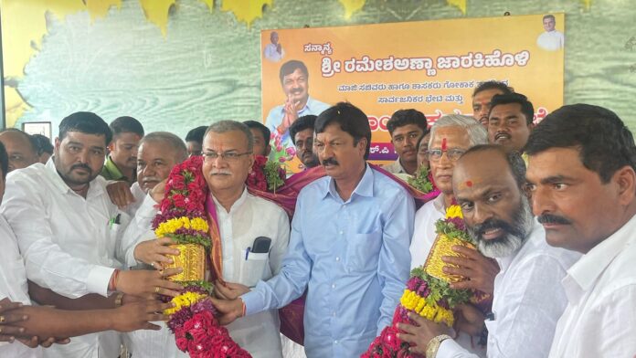 ಬೆಳಗಾವಿ : ಡಿಸಿಸಿ ಬ್ಯಾಂಕ್ ಚುನಾವಣೆ ಲಕ್ಷ್ಮಣ ಸವದಿ ವಿರುದ್ಧ ಮಹೇಶ ಕುಮಠಳ್ಳಿ ಸ್ಪರ್ಧೆ