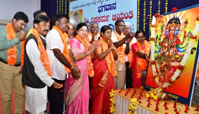 ಧಾರವಾಡ | ವಿಶ್ವಕರ್ಮ ಸಮುದಾಯವು ಕರಕುಶಲತೆಗೆ ಆಧಾರ ಸ್ತಂಭವಾಗಿದೆ: ಜ್ಯೋತಿ ಪಾಟೀಲ