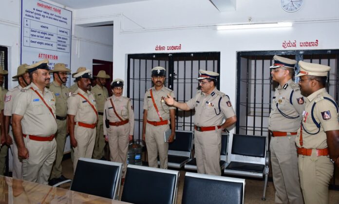 ಧಾರವಾಡ | ಜಿಲ್ಲಾ ಪೊಲೀಸ್ ಅಧಿಕಾರಿಗಳ ವಿಮರ್ಶನಾ ಸಭೆ