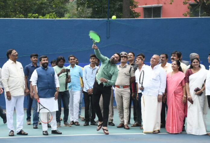 ಧಾರವಾಡ | ಟೆನ್ನಿಸ್ ಪಂದ್ಯಾವಳಿ; 300ಕ್ಕೂ ಹೆಚ್ಚು ಆಟಗಾರರು ಭಾಗಿ; ಇದು ಜಿಲ್ಲೆಯ ಹೆಮ್ಮೆ: ಸಂತೋಷ್ ಲಾಡ್