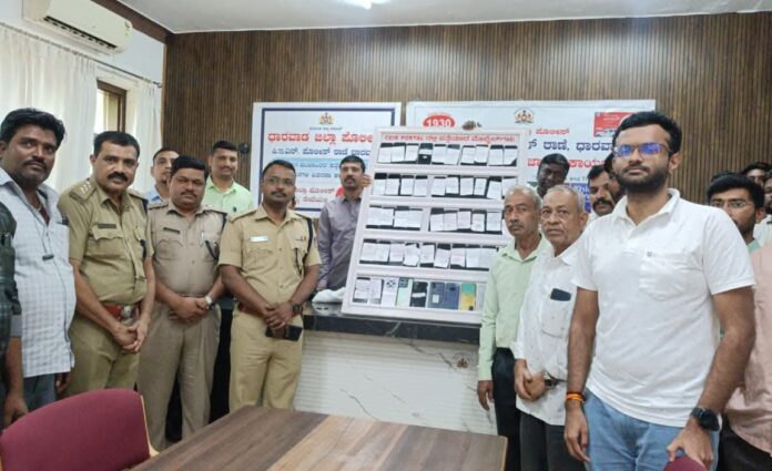 ಧಾರವಾಡ | ಕಳೆದುಕೊಂಡಿದ್ದ 175 ಮೊಬೈಲ್&zwj;ಗಳನ್ನು ಗ್ರಾಹಕರಿಗೆ ಹಿಂದುರುಗಿಸಿದ ಜಿಲ್ಲಾ ಪೊಲೀಸ್ ಇಲಾಖೆ