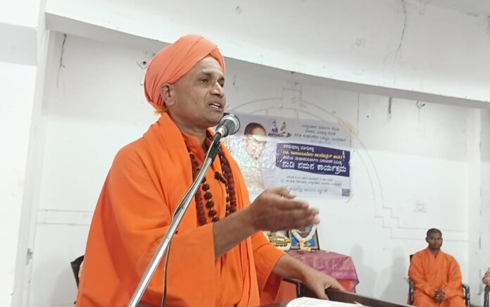 ವಿಜಯಪುರ | ಸಂವಿಧಾನ ವಿರೋಧಿ ಶಕ್ತಿಗಳ ವಿರುದ್ಧ ಧ್ವನಿಯೆತ್ತುವ ಕೆಲಸವಾಗಲಿ: ವಿರಾತಿಶಾನಂದ ಸ್ವಾಮೀಜಿ
