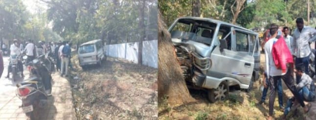 ಧಾರವಾಡ | ಆಕಾಶವಾಣಿ ಎದುರು ಮರಕ್ಕೆ ಡಿಕ್ಕಿ ಹೊಡೆದ ಕಾರು: ಗಾಯಾಳು ಆಸ್ಪತ್ರೆಗೆ ದಾಖಲು