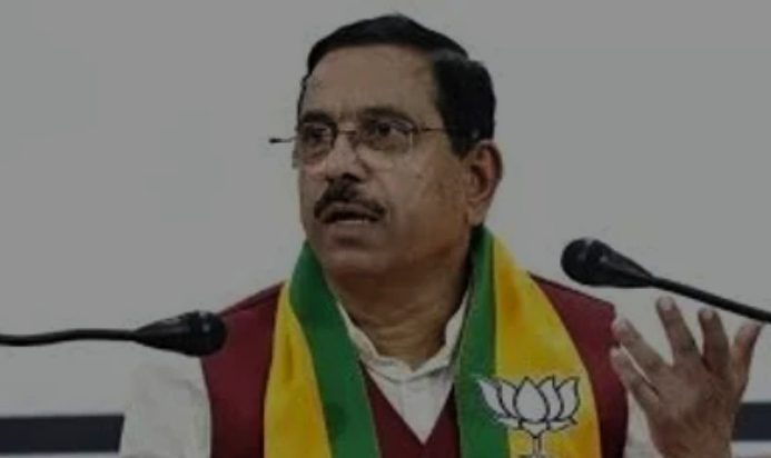 ಧಾರವಾಡ | ನಕಲಿ ಕಾಂಗ್ರೆಸ್ಸಿಗೆ ನಕಲಿ&zwnj; ಗಾಂಧಿಗಳ ನೇತೃತ್ವ: ಪ್ರಲ್ಹಾದ್ ಜೋಶಿ ವ್ಯಂಗ್ಯ