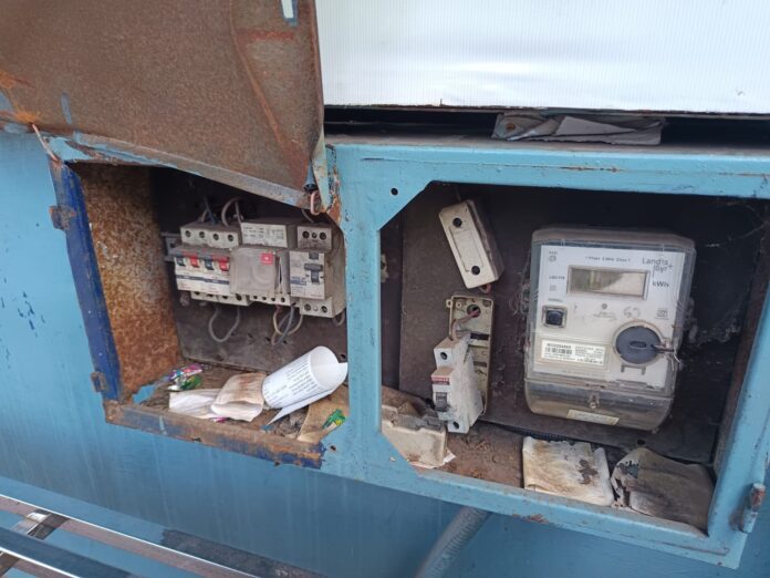 ಉಡುಪಿ | ಅಪಾಯದ ಸ್ಥಿತಿಯಲ್ಲಿ ಕರಂಟ್ ಸ್ಚಿಚ್ ಬೋರ್ಡ್, ದುರಸ್ತಿಗೆ ಆಗ್ರಹ