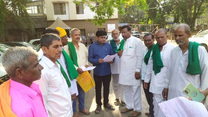 ಬೆಳಗಾವಿ | ಹಿಡಕಲ್ ಜಲಾಶಯದಿಂದ ನೀರು ಬಿಡುಗಡೆಗೆ ಒತ್ತಾಯ &ndash; ರೈತರ ಪ್ರತಿಭಟನೆ