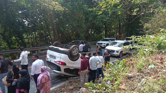 ಉಡುಪಿ | ಆಗುಂಬೆ ಘಾಟಿಯಲ್ಲಿ ಪಲ್ಟಿ ಹೊಡೆದ ಕಾರು, ಪ್ರಾಣಾಪಾಯದಿಂದ ಪಾರು