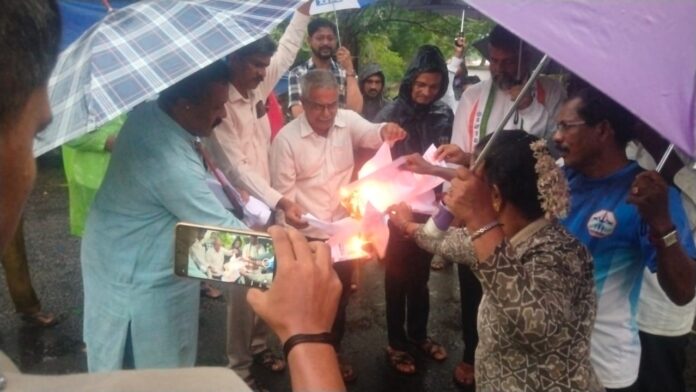 ಉಡುಪಿ | ಕಾರ್ಮಿಕ ಸಂಹಿತೆಗಳನ್ನು ವಾಪಾಸು ಪಡೆಯಲು ಕೇಂದ್ರ ಸರಕಾರಕ್ಕೆ ಕಾರ್ಮಿಕ ಸಂಘಟನೆಗಳಿಂದ ಒತ್ತಾಯ&zwnj;