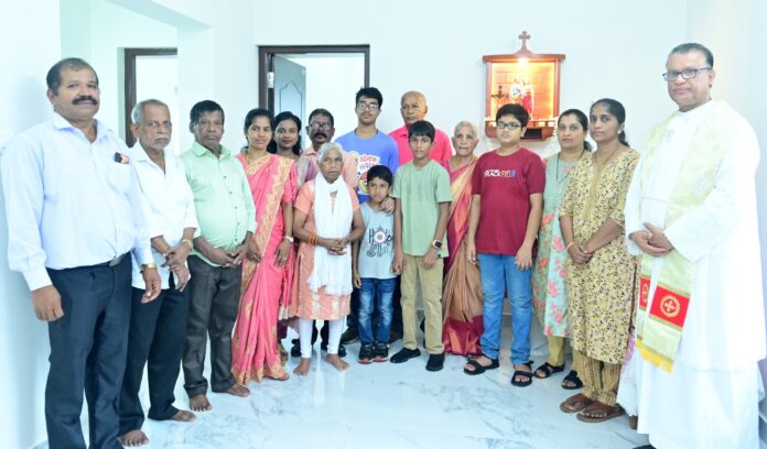 ಉಡುಪಿ | ಜುಬಿಲಿ 2025 ವಿಶೇಷ ಯೋಜನೆ: ತೊಟ್ಟಂ ಚರ್ಚಿನಲ್ಲಿ ಬಡ ಕುಟುಂಬಕ್ಕೆ ಮನೆ ಹಸ್ತಾಂತರ