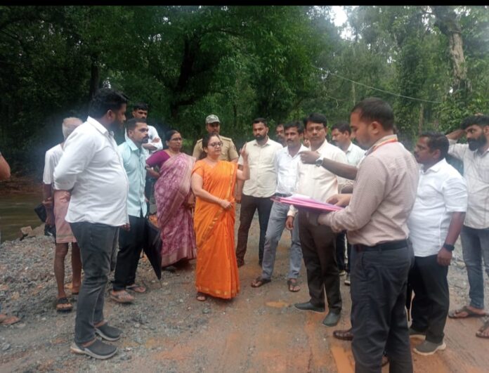 ಉಡುಪಿ&zwnj; | ಸಂಪರ್ಕ ಕಡಿತಗೊಂಡ ಹೆಬ್ರಿ -ಕುಚೂರು ರಸ್ತೆ, ಸ್ಥಳಕ್ಕೆ ಭೇಟಿ ನೀಡಿ ಪರಿಶೀಲಿಸಿದ ಜಿಲ್ಲಾಧಿಕಾರಿ