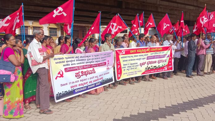 ಉಡುಪಿ | ದೇವನಹಳ್ಳಿ ರೈತರ ಮೇಲೆ ಪೋಲಿಸ್ ದೌರ್ಜನ್ಯ ಖಂಡಿಸಿ ಕುಂದಾಪುರದಲ್ಲಿ ಪ್ರತಿಭಟನೆ