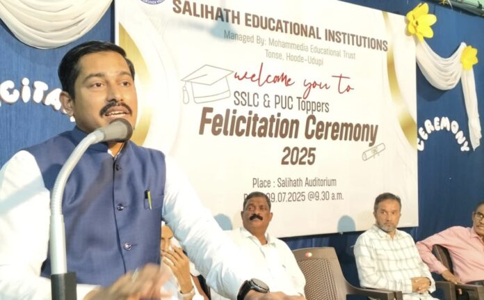 ಉಡುಪಿ | ಕನಸ್ಸುಗಳೊಂದಿಗೆ ಶ್ರಮ ಇದ್ದರೆ ಮಾತ್ರ ಗುರಿ ಮುಟ್ಟಲು ಸಾಧ್ಯ - ಎಡಿಸಿ ಆಬಿದ್ ಗದ್ಯಾಳ