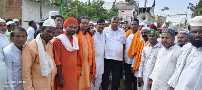 ಧಾರವಾಡ | ಸೌಹಾರ್ದತೆಗೆ ಸಾಕ್ಷಿಯಾದ ಈದ್ ಮಿಲಾದ್; ಹಬ್ಬದಲ್ಲಿ ವಿವಿಧ ಧರ್ಮಿಯರು ಭಾಗಿ