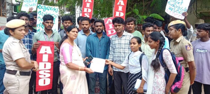 ಧಾರವಾಡ | ಪರಿಶಿಷ್ಟ ಜಾತಿ ಬಾಲಕರ ಹಾಸ್ಟೆಲ್&zwnj;ಗೆ ಮೂಲಭೂತ ಸೌಕರ್ಯಗಳನ್ನು ಒದಗಿಸಲು ಆಗ್ರಹ