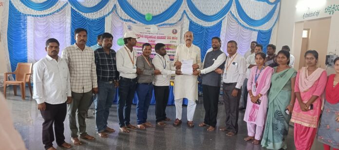 ಬೆಳಗಾವಿ : ವಸತಿ ಶಾಲಾ ಶಿಕ್ಷಕರ ವೇತನ ತಾರತಮ್ಯ ಹಾಗೂ ವಿವಿದ ಬೇಡಿಕೆ ಈಡೇರಿಸುವಂತೆ ಶಾಸಕರಿಗೆ ಮನವಿ