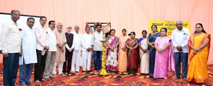 ಧಾರವಾಡ | ಮಹಿಳೆಯರು ಸಾಕ್ಷರತೆಯಿಂದ ಸಂವಿಧಾನದ ಆಶಯಗಳನ್ನು ಅರಿಯಬೇಕು: ಶಂಕರ್ ಹಲಗತ್ತಿ