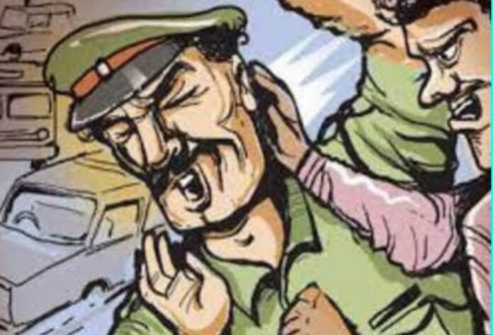 ಧಾರವಾಡ | ಪಾರ್ಕಿಂಗ್ ವಿಚಾರಕ್ಕೆ ಪೋಲಿಸ್ ಮೇಲೆ ಹಲ್ಲೆ: ಮೂವರ ಬಂಧನ