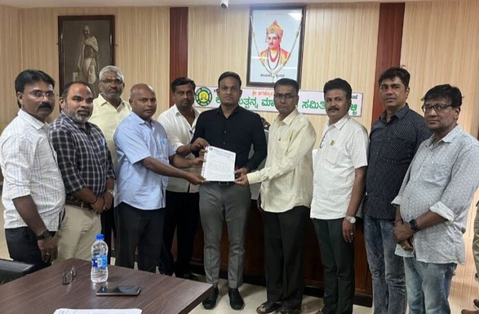 ಧಾರವಾಡ | ಹುಬ್ಬಳ್ಳಿ ಕೃಷಿ ಉತ್ಪನ್ನ ಮಾರುಕಟ್ಟೆಗೆ ಹೆಚ್ಚಿನ ಪೋಲಿಸ್ ನಿಯೋಜನೆಗೆ ಒತ್ತಾಯ