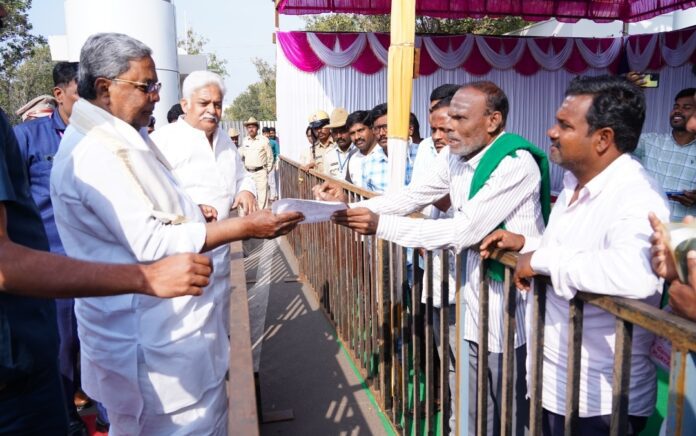 ವಿಜಯಪುರ | ಹಾಳಾಗಿರುವ ತೊಗರಿ ಬೆಳೆಗೆ ಸೂಕ್ತ ಪರಿಹಾರ ಒದಗಿಸಲು ರೈತರ ಒತ್ತಾಯ