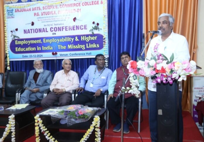 ಧಾರವಾಡ | ವಿದ್ಯಾರ್ಥಿಗಳಿಗೆ ಪಾಠದ ಜೊತೆಗೆ ಕೌಶ್ಯಲ್ಯದ ಅವಶ್ಯವಿದೆ: ಡಾ. ಶಂಭು ಹೆಗಡ್ಯಾಳ