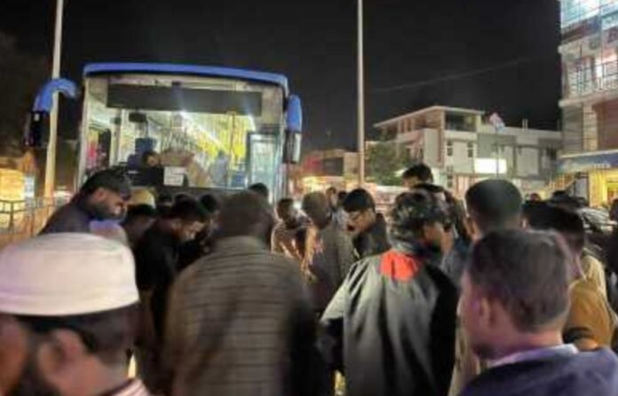 ಧಾರವಾಡ | ಚಿಗರಿ ಬಸ್ ಪಾದಚಾರಿಗೆ ಡಿಕ್ಕಿ: ಗಾಯಾಳು ಜಿಲ್ಲಾ ಆಸ್ಪತ್ರೆಗೆ ದಾಖಲು