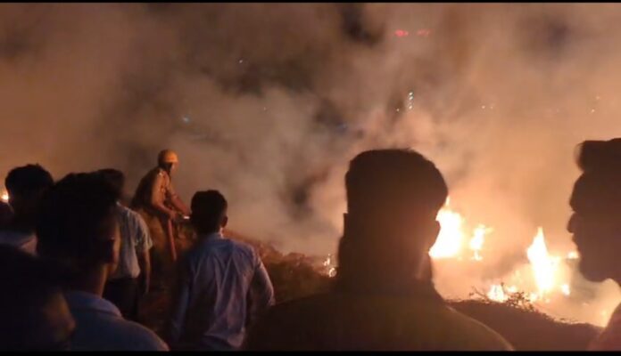 ಉಡುಪಿ&zwnj; | ಗುಜುರಿ ಅಂಗಡಿ ಬಳಿ ಆಕಸ್ಮಿಕ ಬೆಂಕಿ, ತಪ್ಪಿದ ಭಾರಿ ಅನಾಹುತ