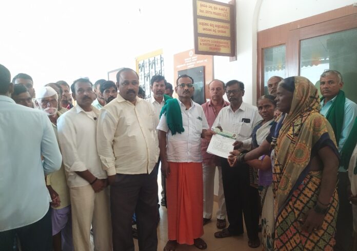 ಧಾರವಾಡ | ಮೂಲಭೂತ ಸೌಕರ್ಯಗಳಿಂದ ವಂಚಿತವಾದ ತಿರ್ಲಾಪೂರ ಗ್ರಾಮ; ಕ್ರಮಕ್ಕೆ ಒತ್ತಾಯ