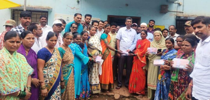 ಬೆಳಗಾವಿ | ಗ್ರಾಮ ಪಂಚಾಯಿತಿಗೆ ಸಚಿವ ಸತೀಶ ಜಾರಕಿಹೊಳಿ ಭೇಟಿ