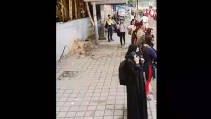 ಬಸ್&zwnj; ತಂಗುದಾಣ