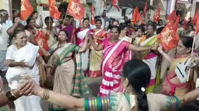 ಹುಬ್ಬಳ್ಳಿ | ಬಸವಣ್ಣನವರ ಹಾಡಿಗೆ ಹೆಜ್ಜೆ ಹಾಕಿದ ಮಹಿಳೆಯರು