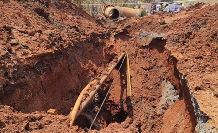 ಬೆಳಗಾವಿ : ಪೈಪ್&zwnj;ಲೈನ್ ಕಾಮಗಾರಿ ವೇಳೆ ಮಣ್ಣು ಕುಸಿದು ಇಬ್ಬರು ಕಾರ್ಮಿಕರ ದುರ್ಮರಣ