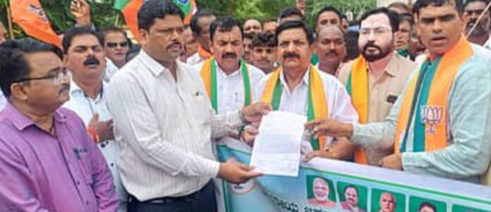 ಬೆಳಗಾವಿ | ಕಾಂಗ್ರೆಸ್ ಭ್ರಷ್ಟಾಚಾರದ ವಿರುದ್ಧ ಬಿಜೆಪಿ ಪ್ರತಿಭಟನೆ: ಶಾಸಕ ಐಹೊಳೆ ಹಾಗೂ ರಾಜ್ಯ ಪ್ರಧಾನ ಕಾರ್ಯದರ್ಶಿ ಪಿ.ರಾಜೀವ್ ಆಕ್ರೋಶ