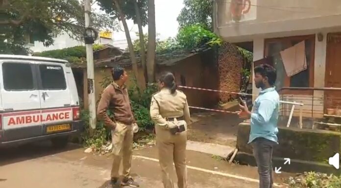 ಬೆಳಗಾವಿ : ವಿಷ ಸೇವಿಸಿ ನಾಲ್ವರು ಆತ್ಮಹತ್ಯೆಗೆ ಯತ್ನ &ndash; ಮೂವರು ಸಾವು, ಓರ್ವಳ ಸ್ಥಿತಿ ಗಂಭೀರ