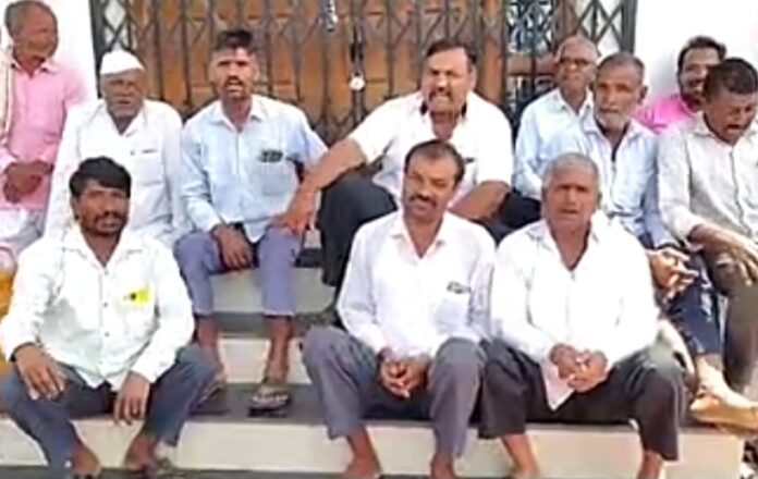 ಬೆಳಗಾವಿ : ಗ್ರಾಮ ಪಂಚಾಯತಿ ಅಭಿವೃದ್ಧಿ ಅಧಿಕಾರಿ ವಿರುದ್ಧ ಪಂಚಾಯತಿ ಸದಸ್ಯರಿಂದ ಪ್ರತಿಭಟನೆ