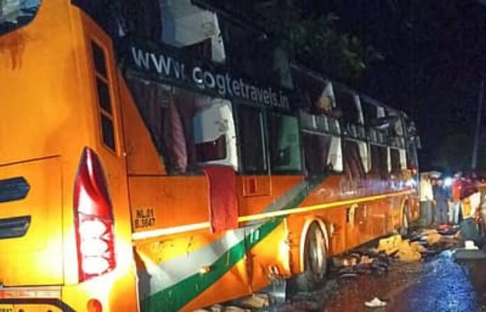 ಬೆಳಗಾವಿ : ಬಸ್ ದುರಂತ : ಇಬ್ಬರ ದುರ್ಮರಣ, 11 ಜನರಿಗೆ ಗಾಯ