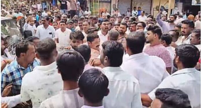 ಬೆಳಗಾವಿ : ಡಿಸಿಸಿ ಬ್ಯಾಂಕ್ ಚುನಾವಣೆ ಹಿನ್ನಲೆಯಲ್ಲಿ ಗಲಾಟೆ, ಕಾರ್ಯದರ್ಶಿ ಅಪಹರಣ ಯತ್ನ ಆರೋಪ